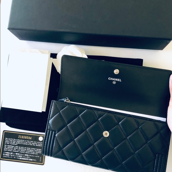 !!!SOLD!!! Large Chanel Boy wallet - Picture 4 of 6